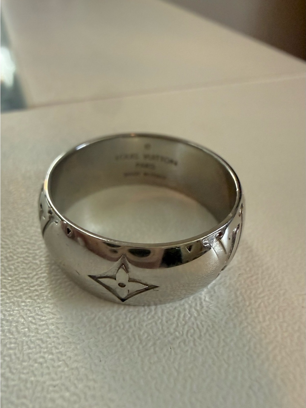 Louis Vuitton Monogram Band Ring Silver Tone size 9  Authenticated  (Unisex)